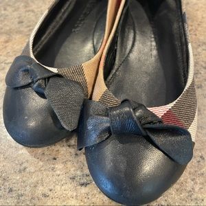 💯authentic Burberry kids sandals size 29